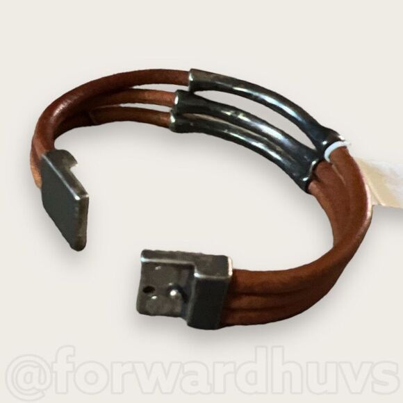 Trades by Haim Shahar | Triple Bar Brown Leather Unisex Bracelet - Picture 4 of 12